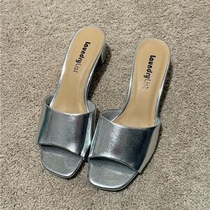 Laundry By Shelli Segal Silver Metallic Open-Toe Slide Mules
